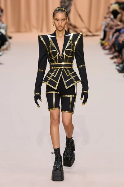 Look 30